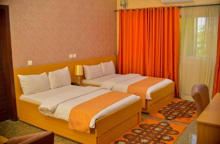 Fawzy Hotel อิบาดัน ภายนอก รูปภาพ