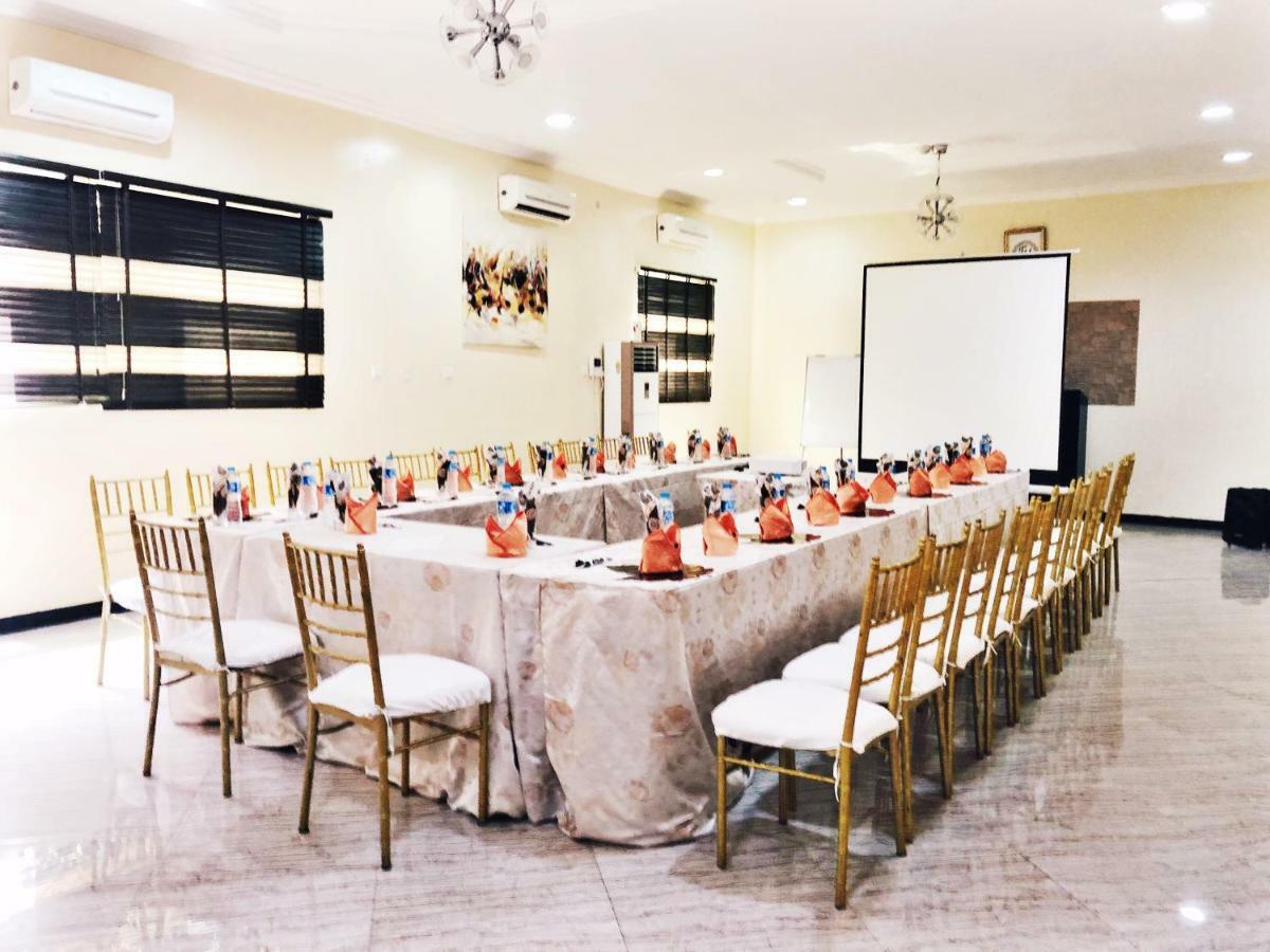 Fawzy Hotel อิบาดัน ภายนอก รูปภาพ